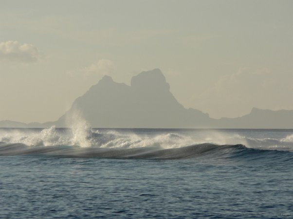 107- Bora-Bora derriere la barriere de corail 